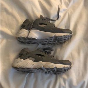 ⭐️ 5 for $35!!⭐️ Size 6 Nike huaraches